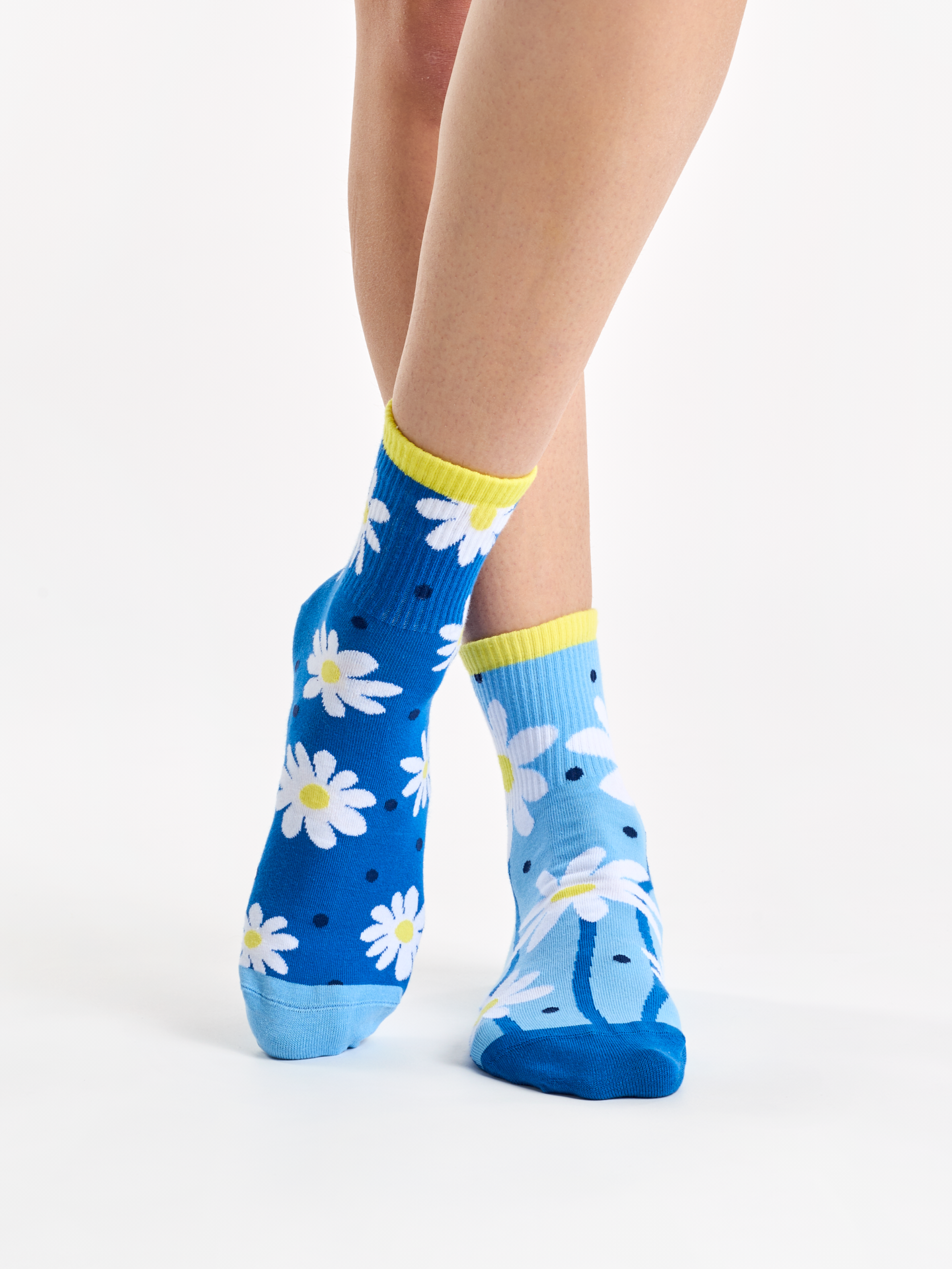 Crew Socks Daisies & Dots